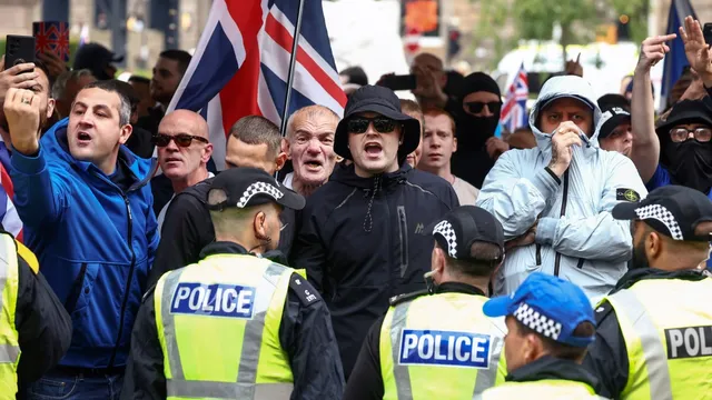 Thousands protest against far right rally in Glasgow