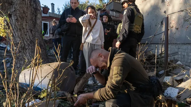 Russia conducts airstrike on Northern Bridge in Kyiv, disrupting traffic and infrastructure
