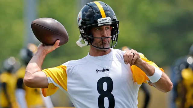 Mike McCarthy leads Steelers with Aaron Rodgers at OTAs