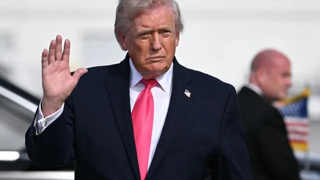 Iran seizes two ships while the US extends ceasefire