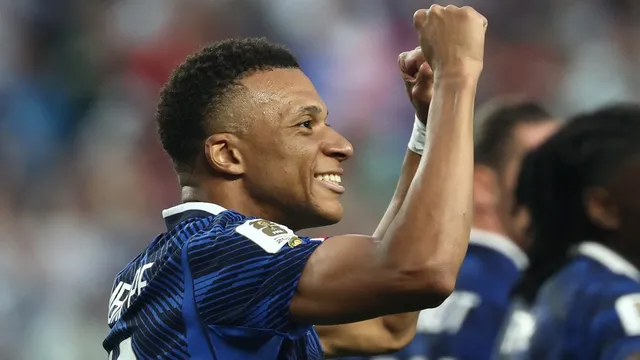 Kylian Mbappé shines with two goals in World Cup victory over Iraq