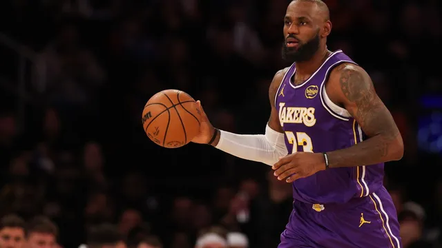 LeBron James calls for improvement from Lakers ahead of trade deadline