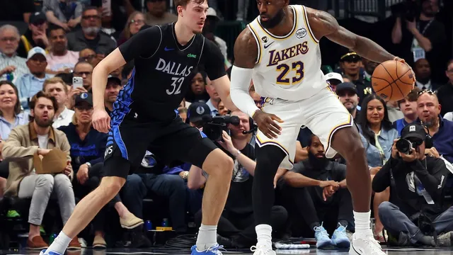 Cooper Flagg sets record by outperforming LeBron James in Mavericks win