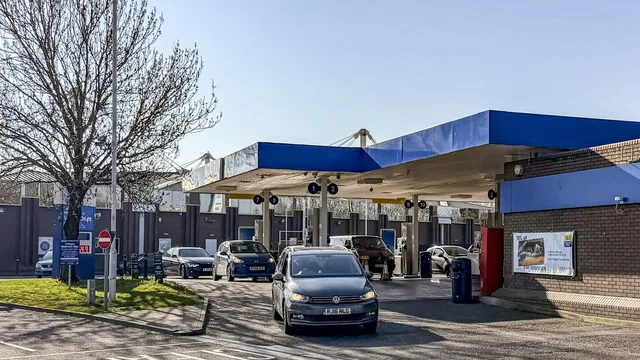 UK minister insists drivers shouldn't change fuel habits amid oil crisis