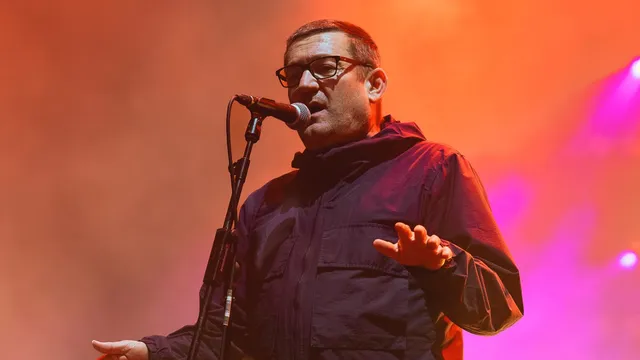 Paul Heaton spreads festive joy with iconic performance in Glasgow