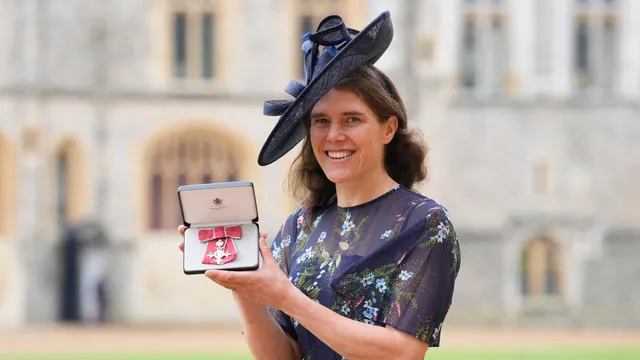 Jasmin Paris urges female role models in sport during MBE award ceremony