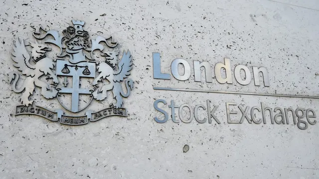 FTSE 100 Rises with Housebuilders and Miners