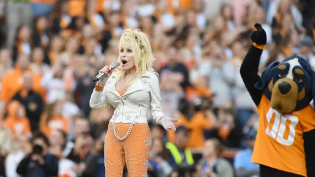 Tennessee Volunteers pay tribute to Dolly Parton with helmet sticker