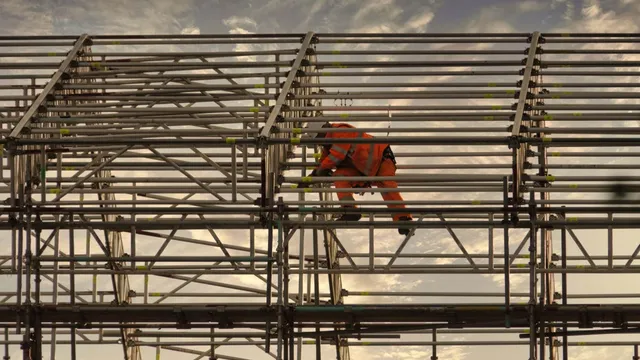 UK construction sector shows signs of recovery amid challenges