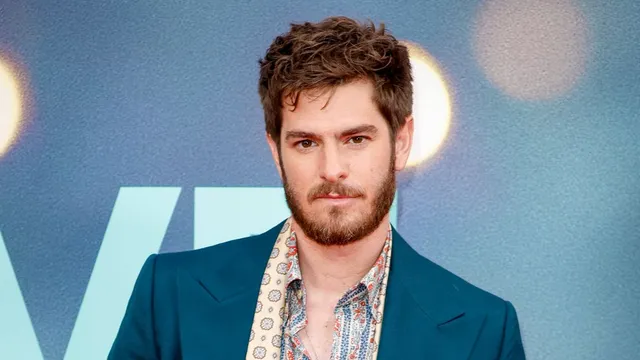Andrew Garfield regrets Golden Globes kiss and apologizes to Ryan Gosling