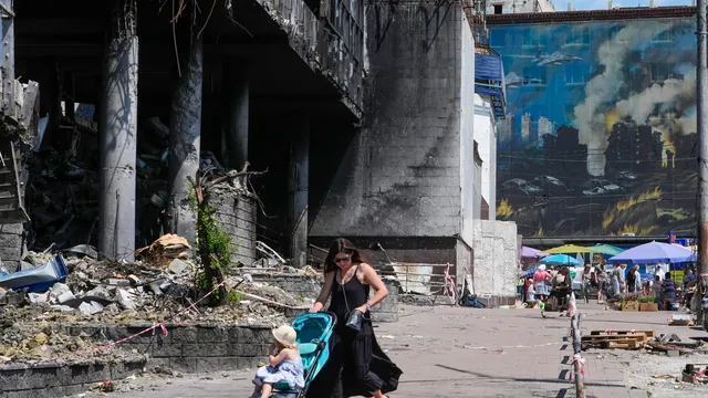 Russian missile attack kills three in Ukraine amid economic strain