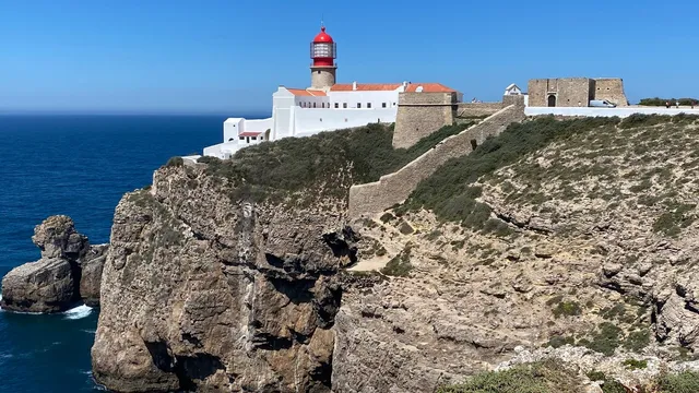 Gulf airlines struggle as airspace closes from Iranian attacks