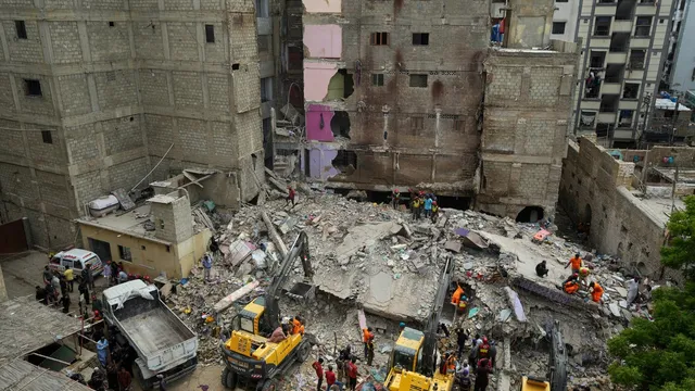 Collapsed building in Karachi kills 16 amid warnings of unsafe conditions