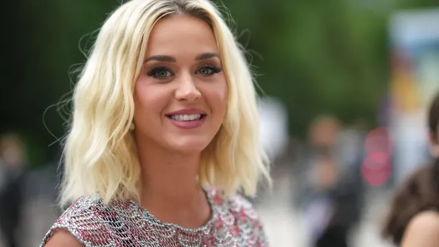 Chappell Roan Tops Charts, Blocking Katy Perry's New Album
