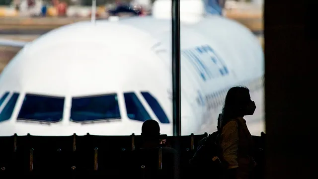 FAA launches investigation after near miss between United Airlines flight and military helicopter