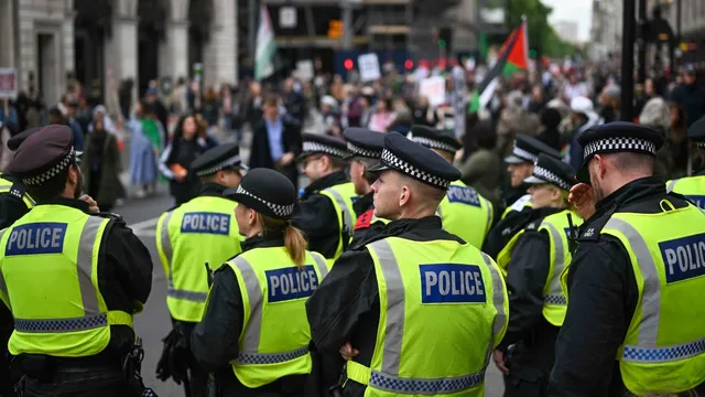 Metropolitan Police deploys 4,000 officers to manage rival protests in London