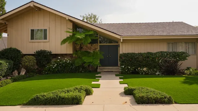 Brady Bunch house receives historic landmark status in Los Angeles