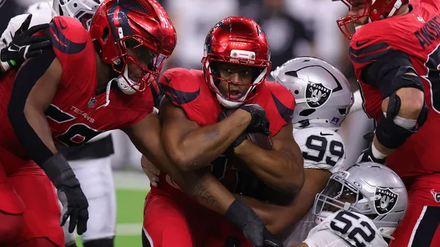 Texans edge Raiders in a narrow 23-21 victory
