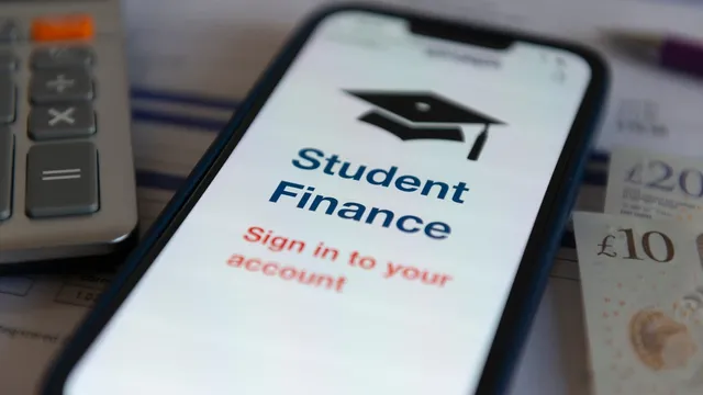 Labour freezes student loan repayment threshold, sparking outrage among graduates