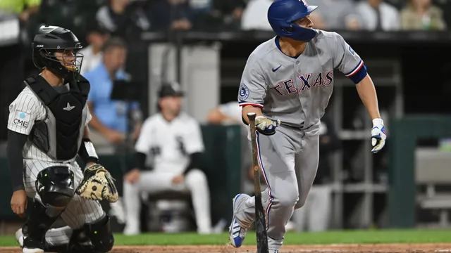 Corey Seager leads Rangers to 11-2 victory over White Sox