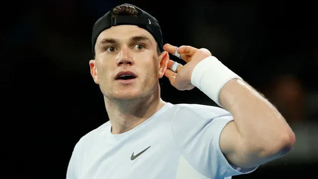 Jack Draper overcomes crowd abuse to triumph in Australian Open