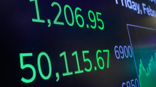 U.S. retailers face disappointing holiday sales results