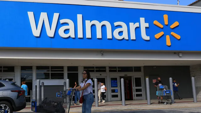 Walmart's revenue climbs as U.S. consumers face rising costs