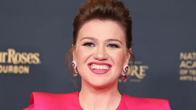 Kelly Clarkson criticizes Brooklyn toy store Art of Play for poor customer service