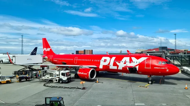 Budget airline play ends all flights to the US as competition rises