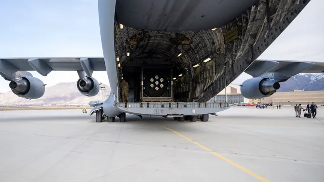 U.S. military airlifts nuclear reactor for energy evaluation and testing