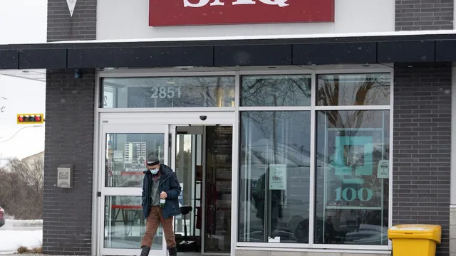 Quebec liquor store workers to get nearly 20 percent salary increase in new agreement