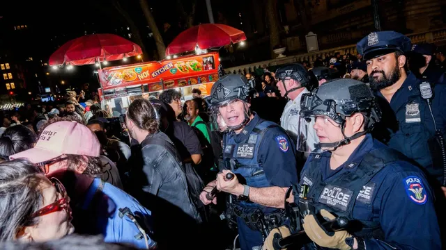 NYPD arrests 15 as chaos erupts after Knicks' thrilling win over Spurs