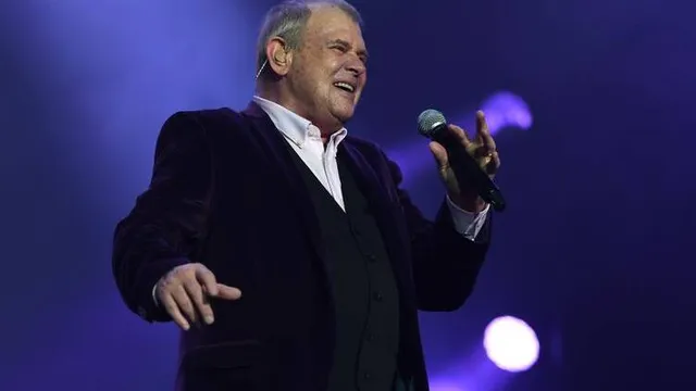 Australian singer John Farnham's health worsens, preventing attendance at his tribute concert in Melbourne
