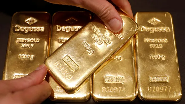 Investing in Gold and Oil for Portfolio Safety Amid Tensions