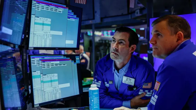 US dollar holds near two-month high as oil prices surge after Trump rejects Iran peace deal