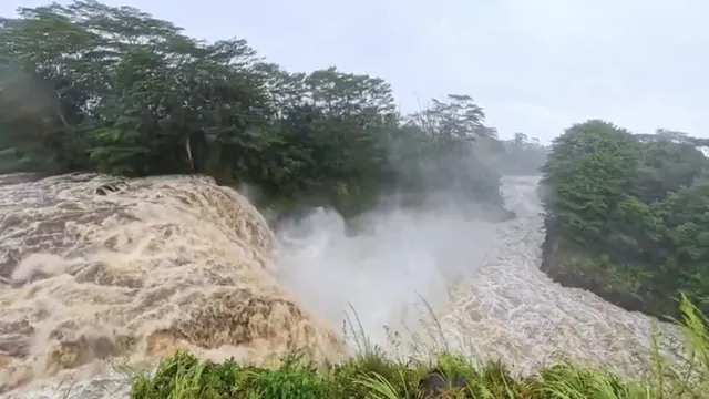 Tropical Storm Lala threatens Hawaii with catastrophic flooding and strong winds