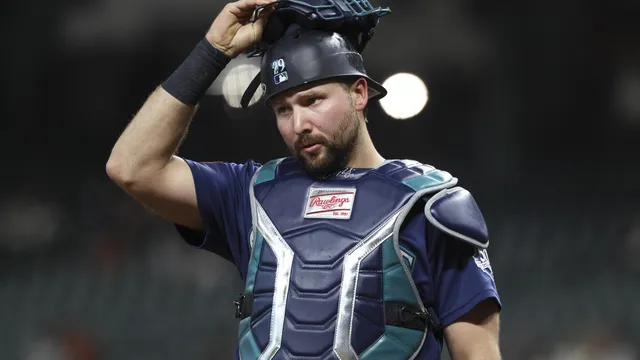 Cal Raleigh struggles with a 0-for-36 hitless streak in 2026