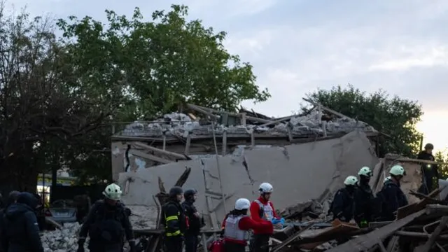 Russian strikes in Ukraine reportedly kill at least two people amid escalating tensions
