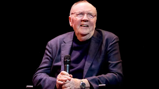 James Patterson rewards bookstore workers while others ignore them