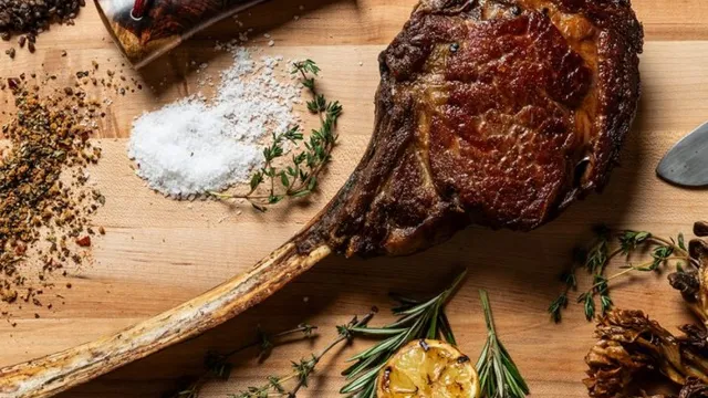 Florida steakhouse offers unique nude dining experience