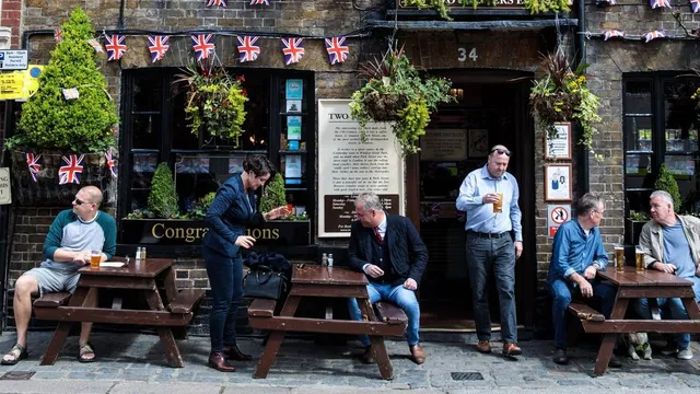 Andy Burnham cuts business rates for pubs and clubs by 20%