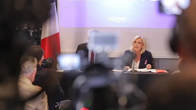 French presidential candidate Marine Le Pen proposes capping France's EU budget contribution at 5 billion euros