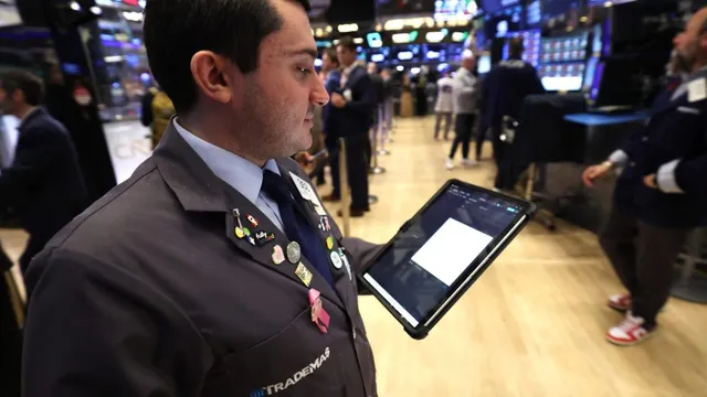 Goldman Sachs raises recession odds to 25% amid job market concerns