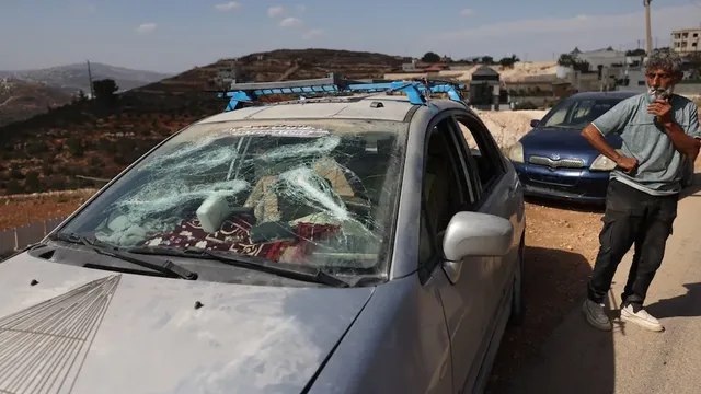 At least eleven Palestinians injured in Israeli settler attacks in West Bank
