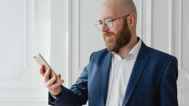 Google allows bosses to read employees' texts on work devices