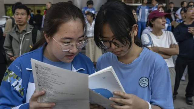 AI boosts homework scores but harms exam performance for students