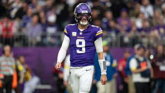 Vikings face tough decisions as J.J. McCarthy struggles in 2025