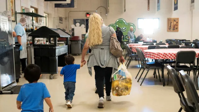 Arizona sees 55% drop in SNAP enrollment amid new federal requirements