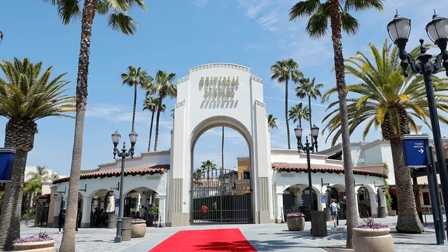 Measles outbreak warning after guest spends hours at Universal Studios