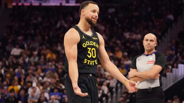 Stephen Curry suffers quad injury during crucial loss to Rockets